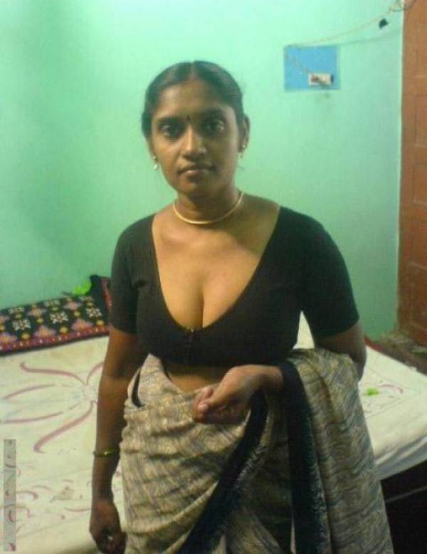 Indian bhabi hot blouse boob photos