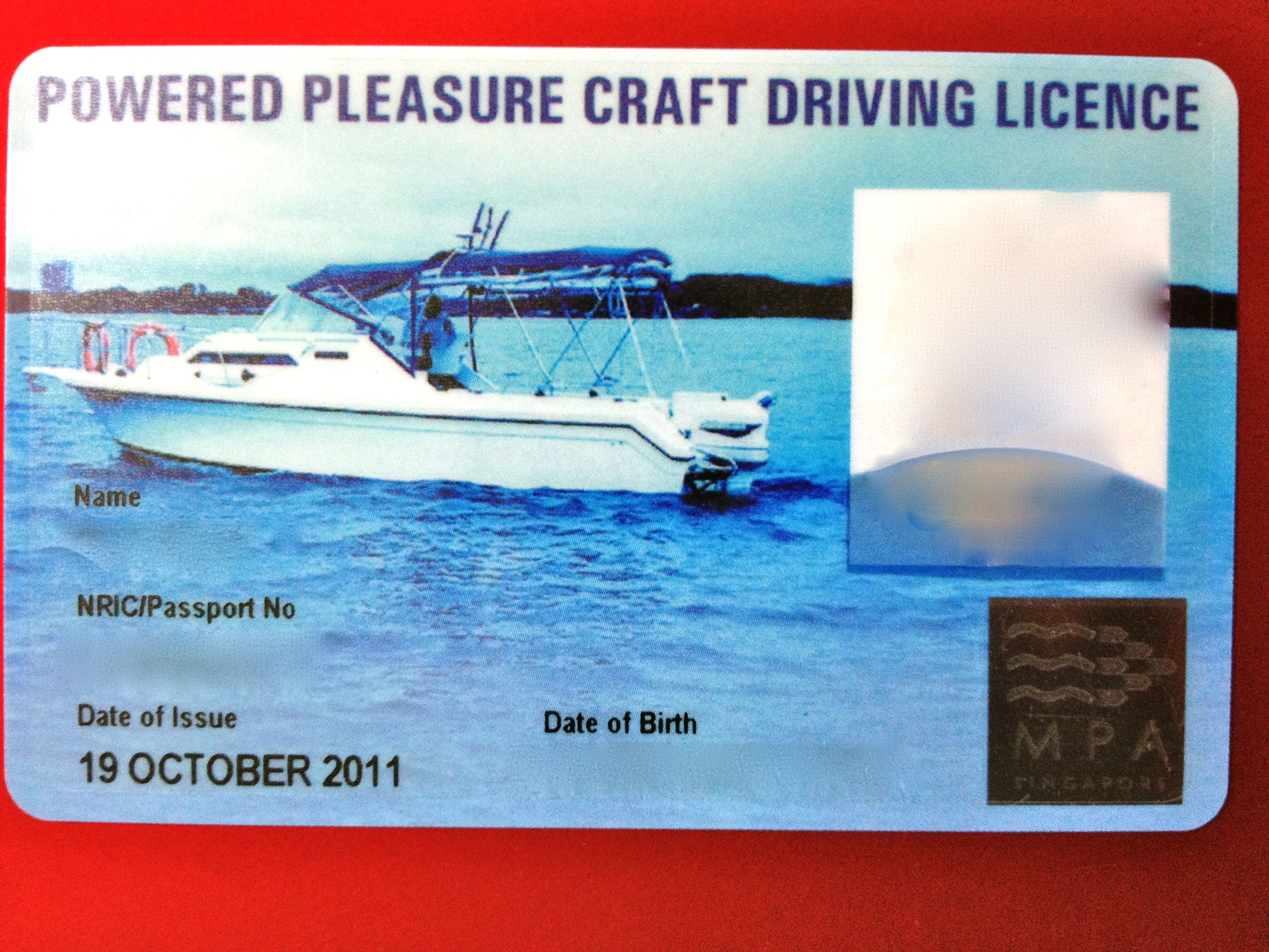 Powered pleasure craft driving license