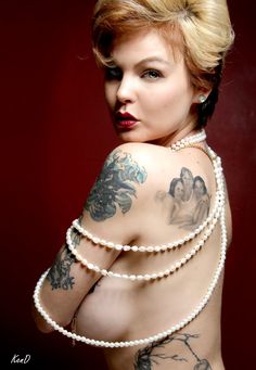 Samantha smith tattoo model nude