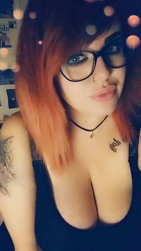 Chubby redhead teen selfie