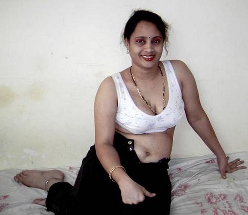 Beautiful sexy tamil aunties photos