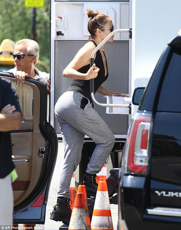 Jennifer lopez tight ass