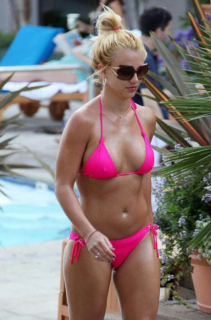 Britney spears pink bikini butt pictures