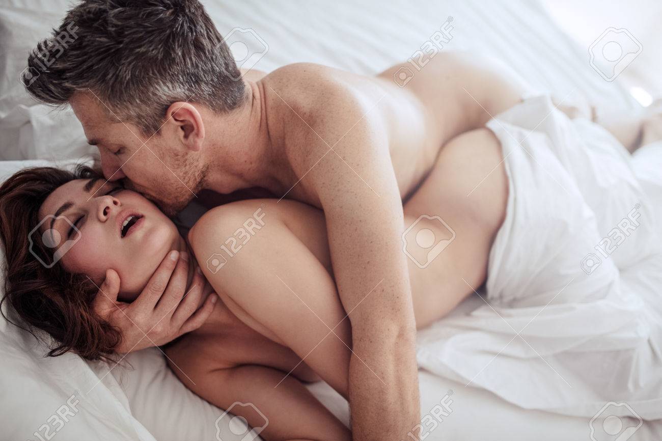 Bedroom couple nude pics