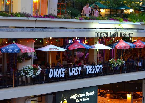 Dicks last resort restaurant chicago