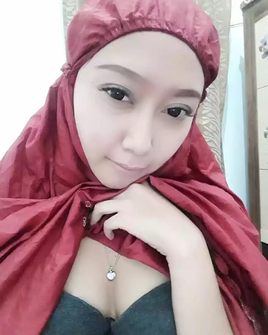 Jilbab hot asian girl