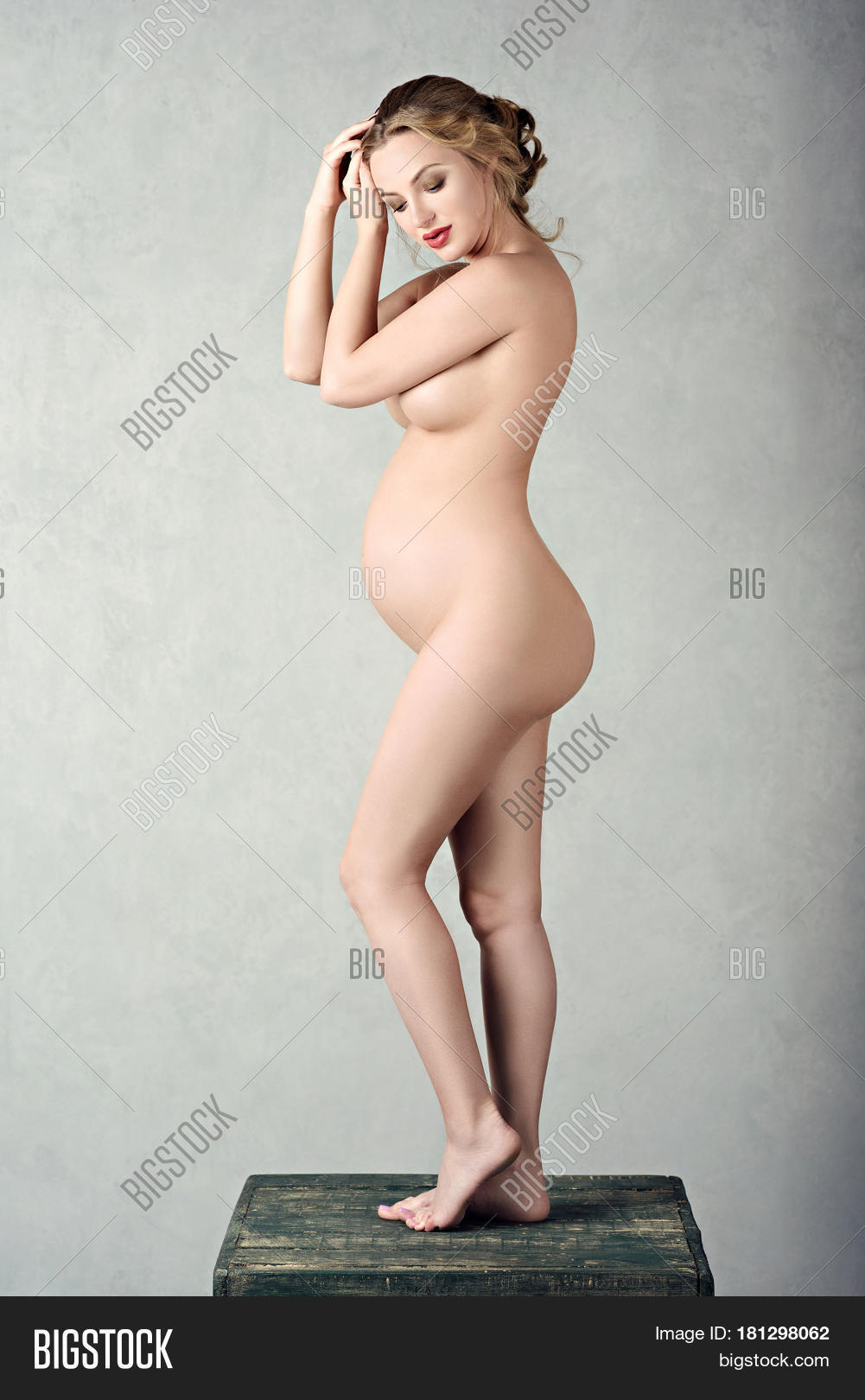 Beautiful pregnant women nude