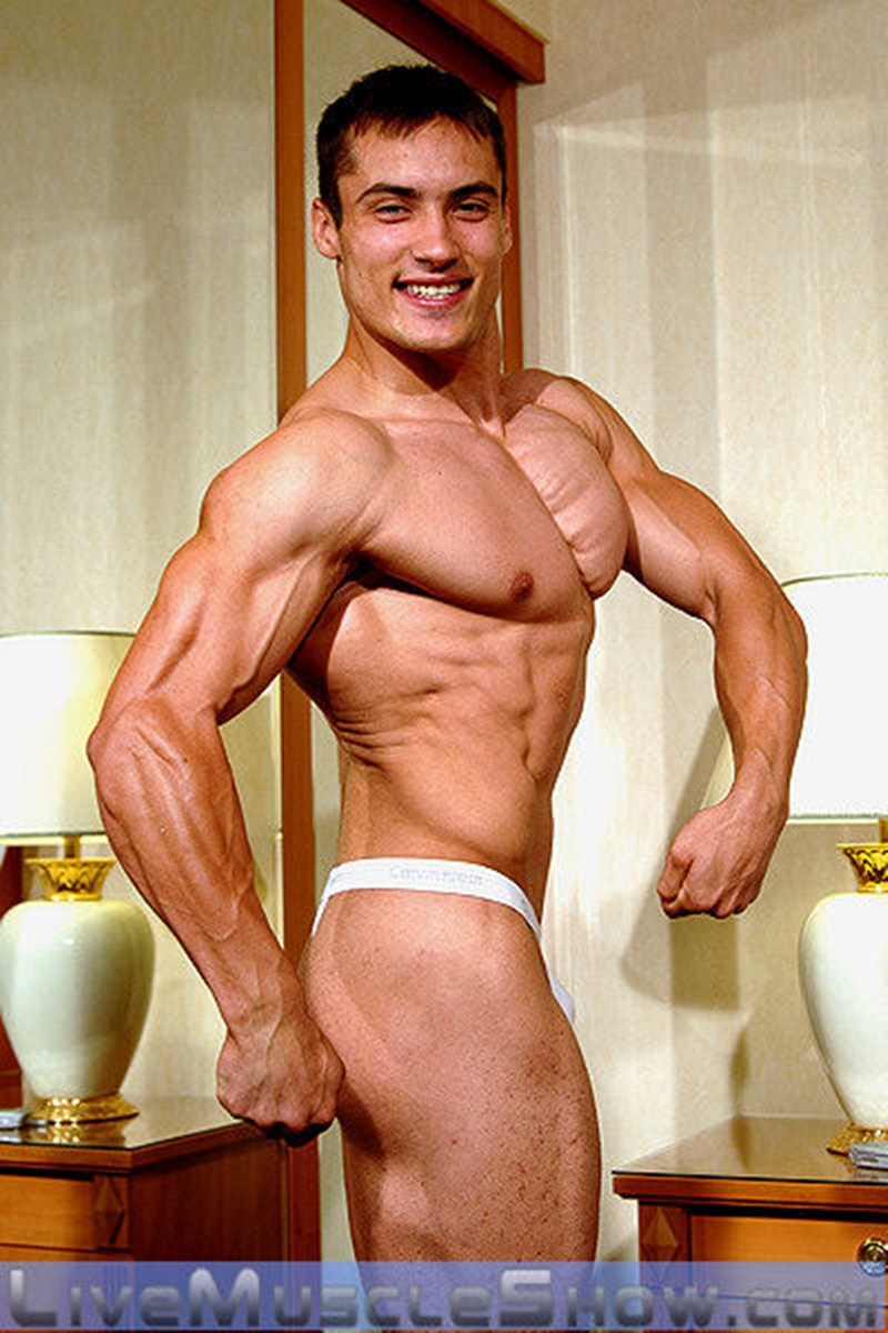 Live muscle show naked bodybuilders