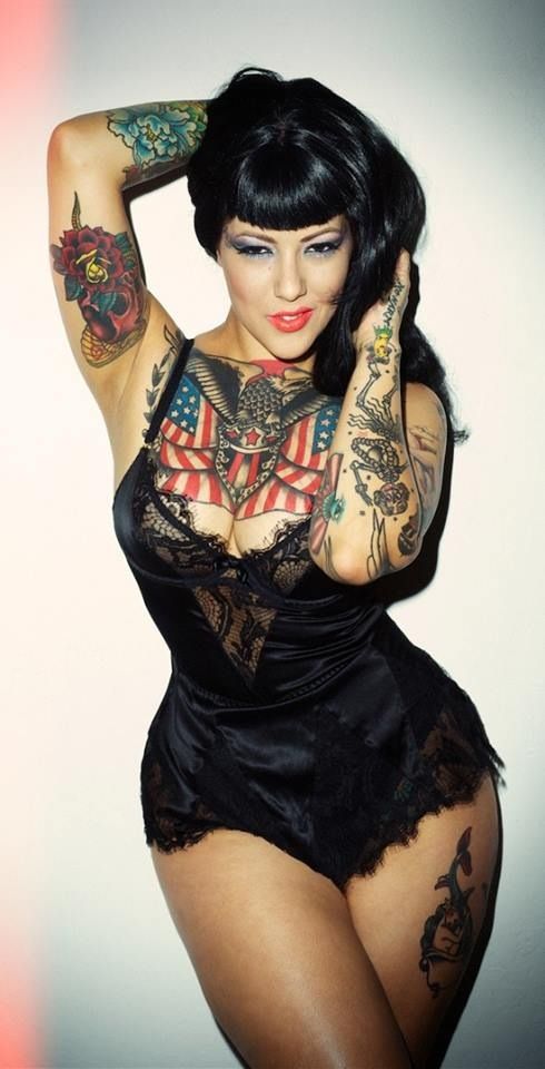 Sexy curvy girls with tattoos