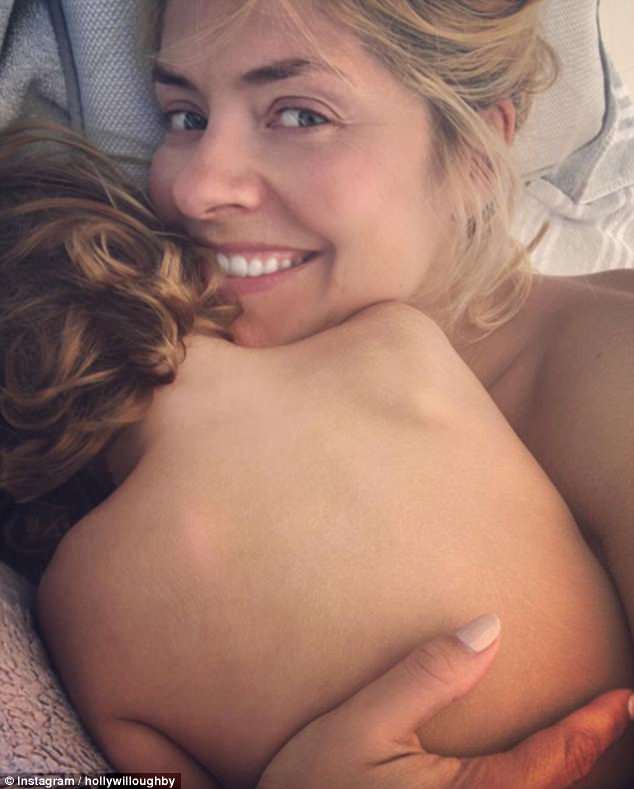 Free topless photos of holly willoughby